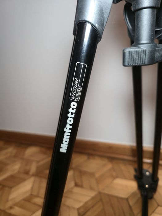 Profesionalny Statyw MonFrotto MVT502AM plus glowica