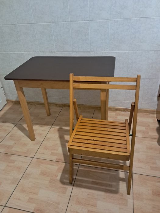 Продам стол и четыре стула, бук