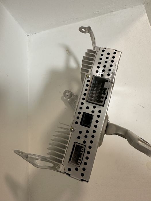 Усилитель звука Tesla Model 3 1079748-00-E