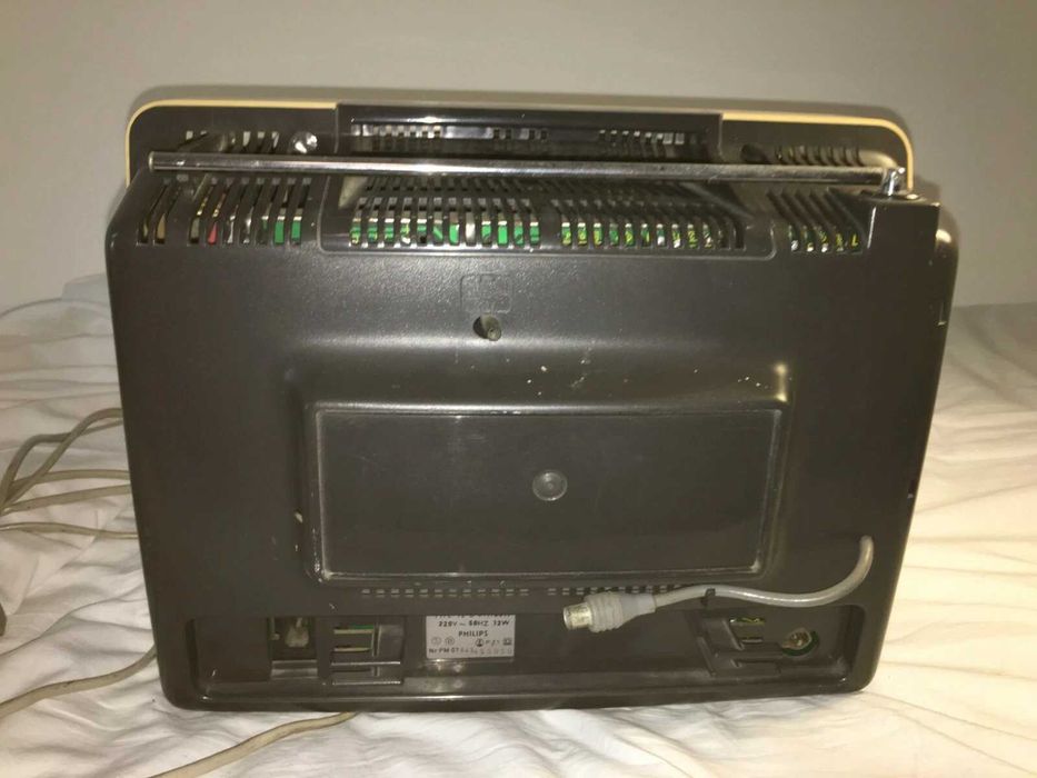 ## televisão Philips 12B611 preto & branco (avariado/vintage) ##