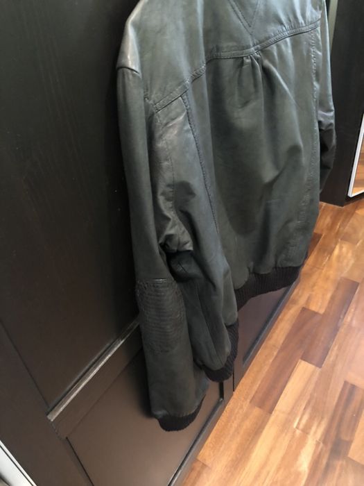 Casaco de cabedal preto