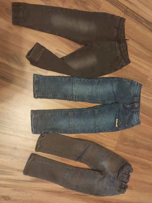 Spodnie jeansy 104 przetarcia