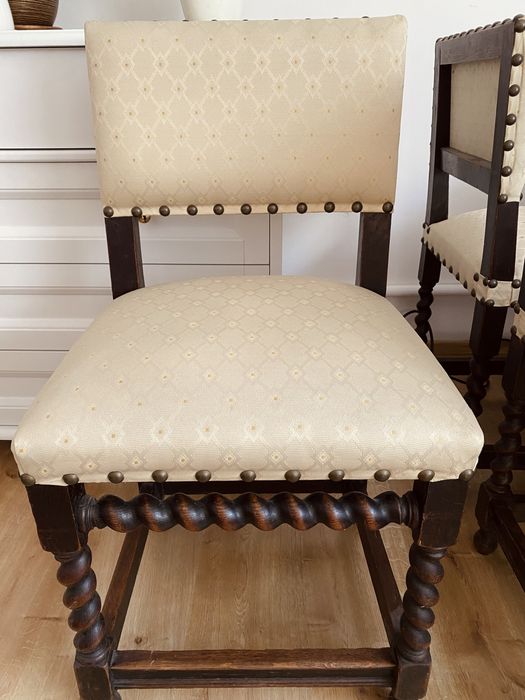 Drewniany stół z krzesłami przedwojenny