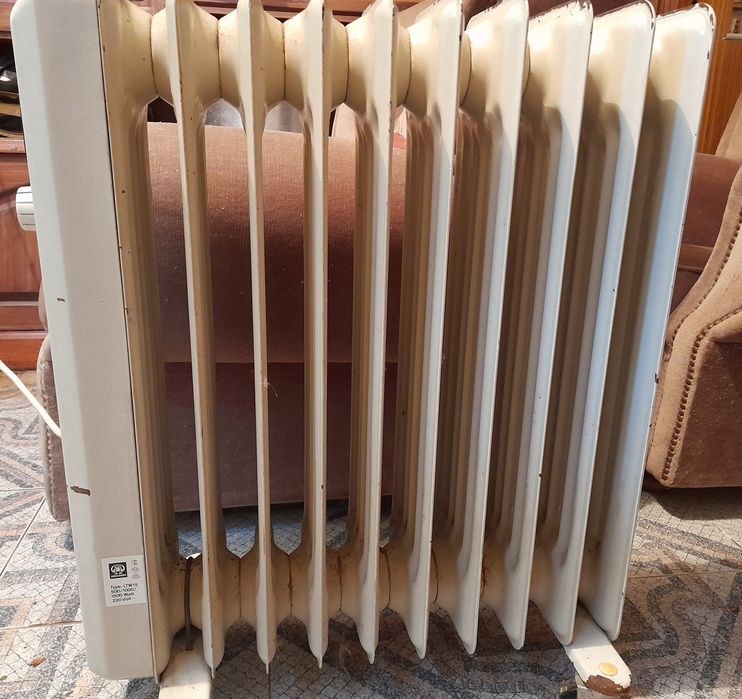 Aquecedor a óleo com rodas marca Samar - usado