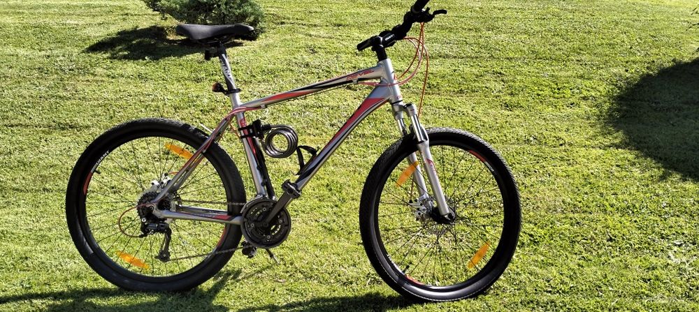 Vendo bicicleta de montanha Giant Revel 3 em excelente estado