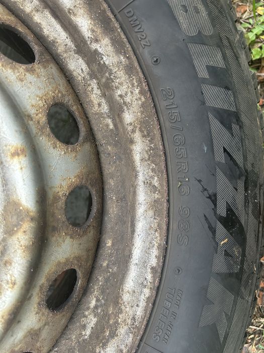 4 зимові колеса в зборі Bridgestone Blizzak DM-V2 215/65 R16