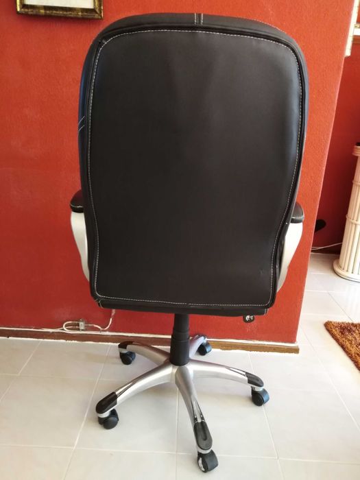 Cadeira de Escritório Negra