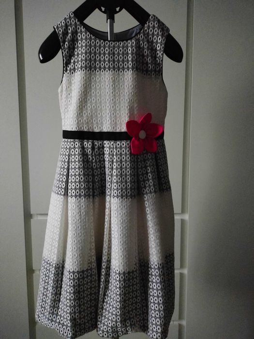 Святкове плаття для дівчинки на 8-9 р