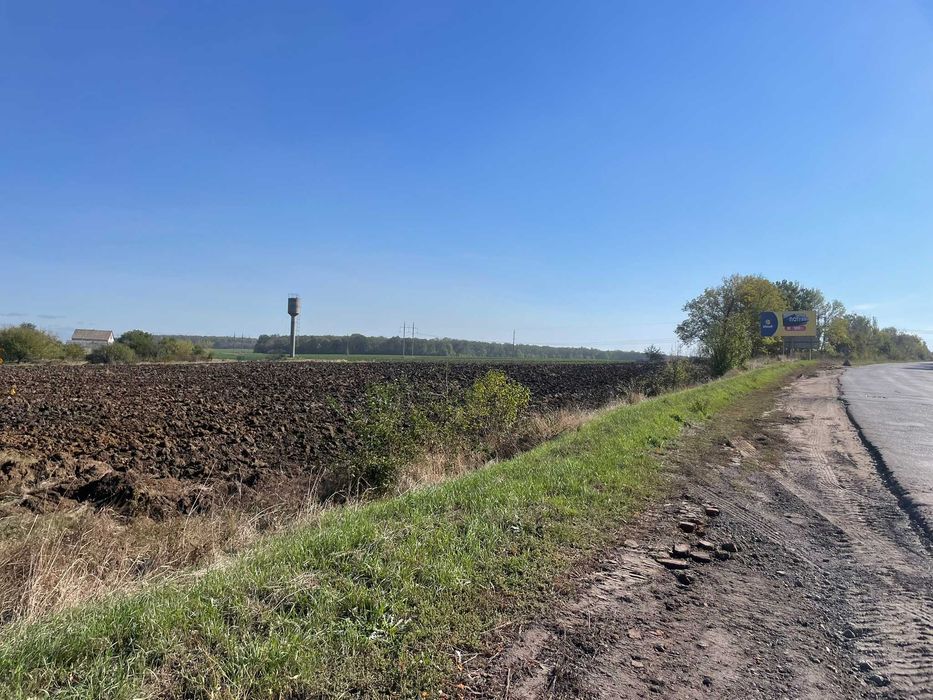 Фасадна комерційна ділянка на трасі Р-33 в Ладижині (Вінницька область)