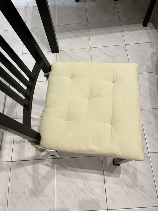 Mesa e cadeiras Muito bom estado
