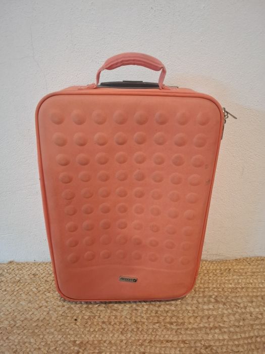Mala Airport em razoável estado
52 x 36 x 16