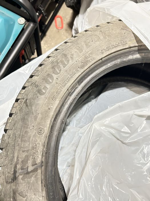 Goodyear 215/55 r17 зима