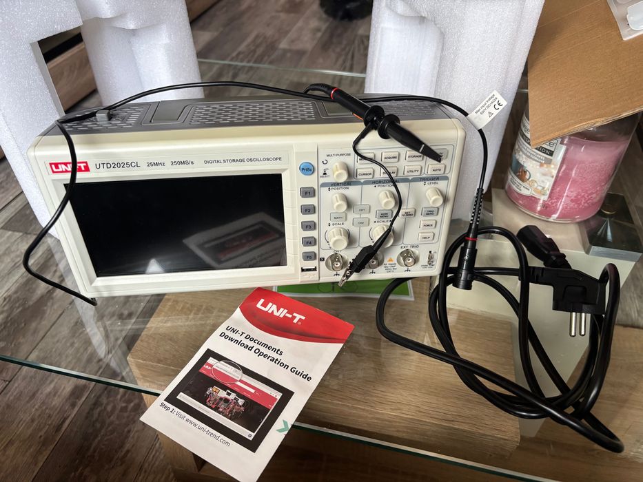 Oscyloskop Unit UTD2025CL 25MHz 250MS/s