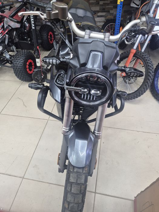 Mota Zontes 125cc bem Estimada.