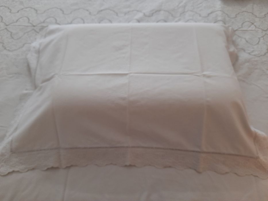 Capa de edredão de casal  bordado  em cinza-2,00 m x 1,80 m