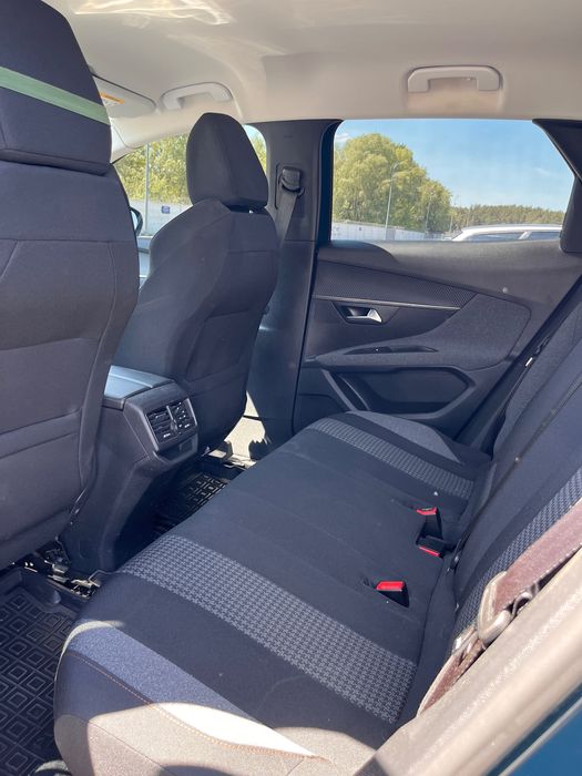 Продаю своє авто Peugeot 3008