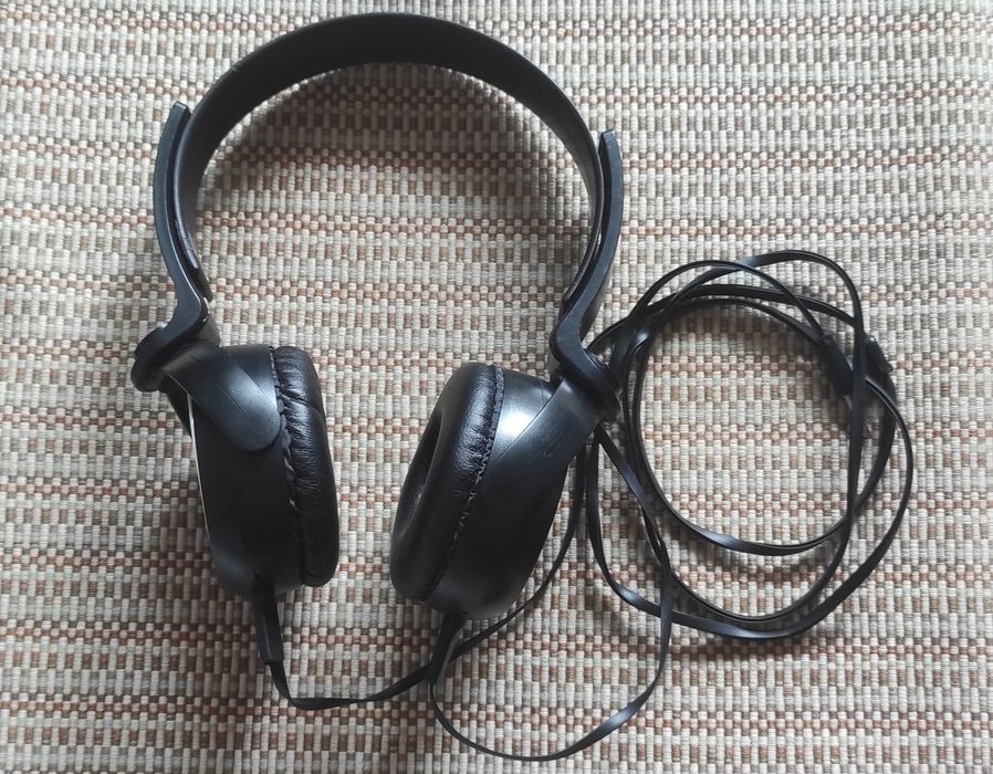 Авдіо-навушники дротові