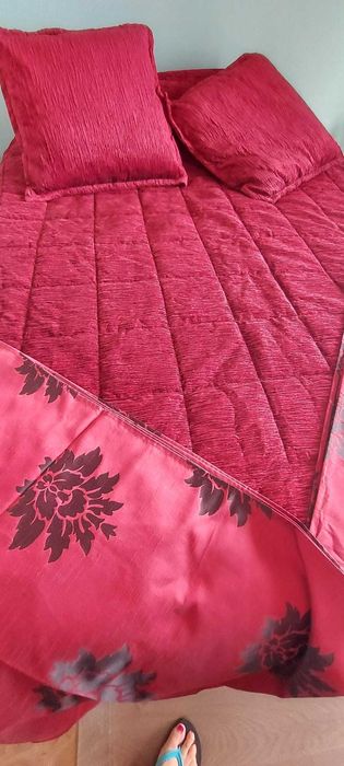 Conjunto Colcha, almofadas e cortinados