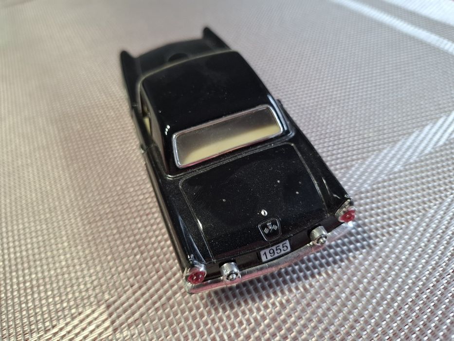 Kinsmart Ford Thunderbird skala 1:38