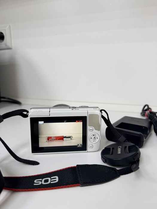 Фотоапарат Canon EOS M10 + об'єктив 15–45 мм, компактний