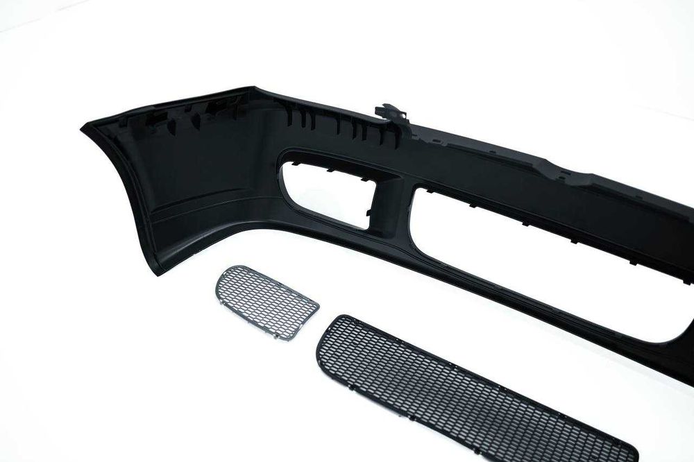 Zderzak przedni do Volkswagen Golf 4 (1997–2003) w stylu R32