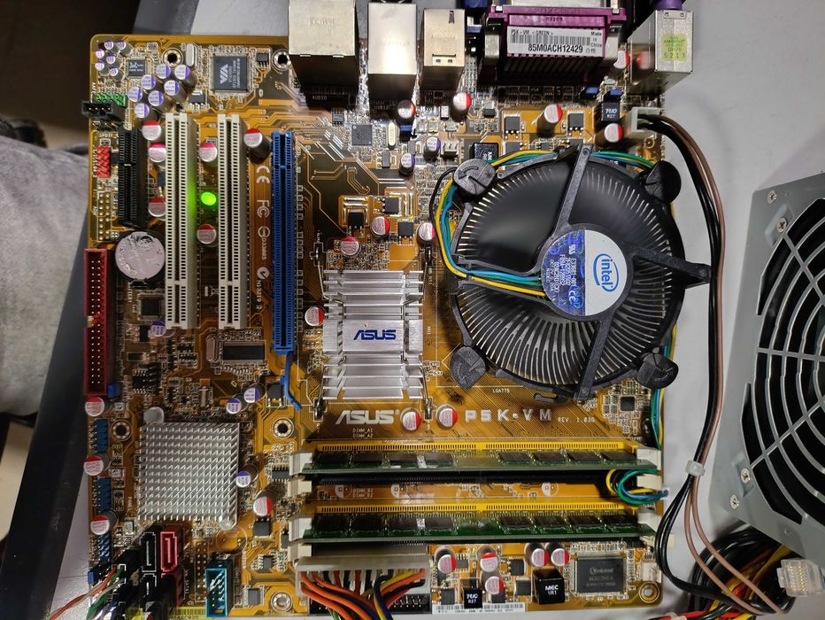 Материнська плата Asus P5K-VM + Core 2 Duo E8400 + 2 модуля Hynix 1 Гб DDR2-800