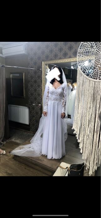 Suknia ślubna z welonem