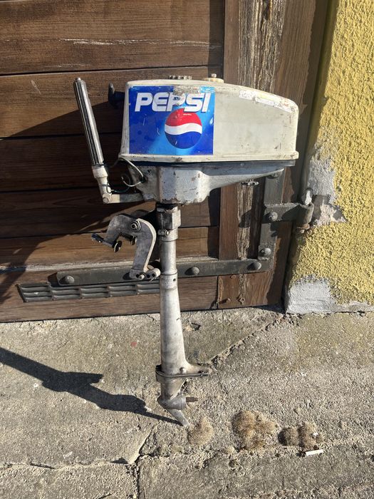 Silnik zaburtowy salut