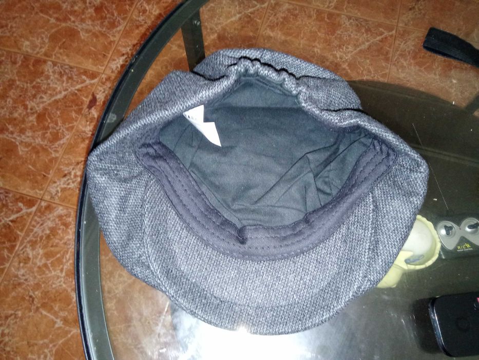 boné de senhora novo na embalagem L+ camisolas + calça Cinza