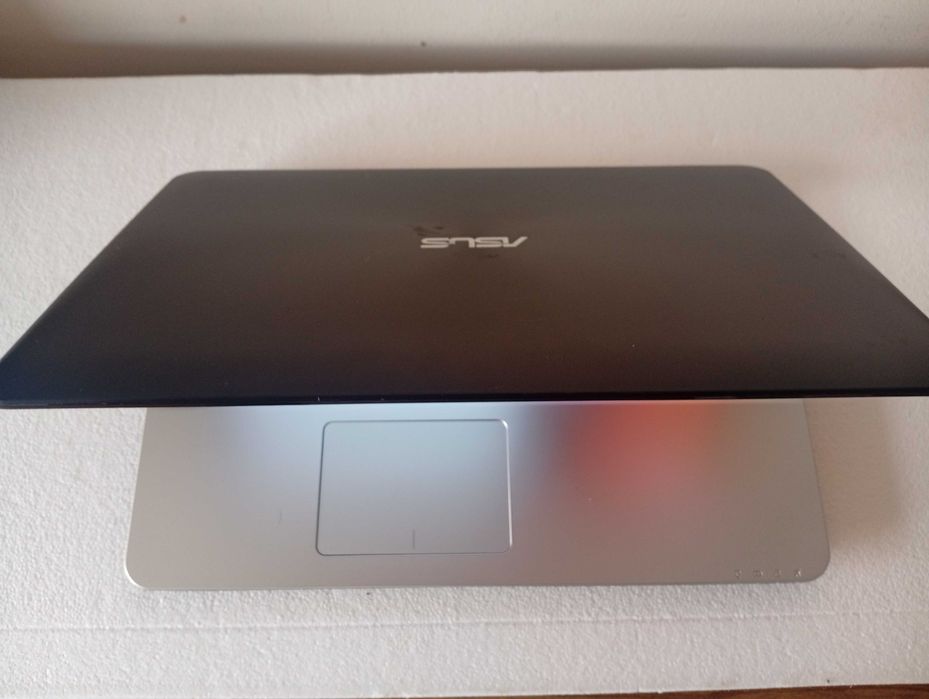 Asus X555L i5 5500U + INTEL HD 5500 + 8GB RAM + SSD