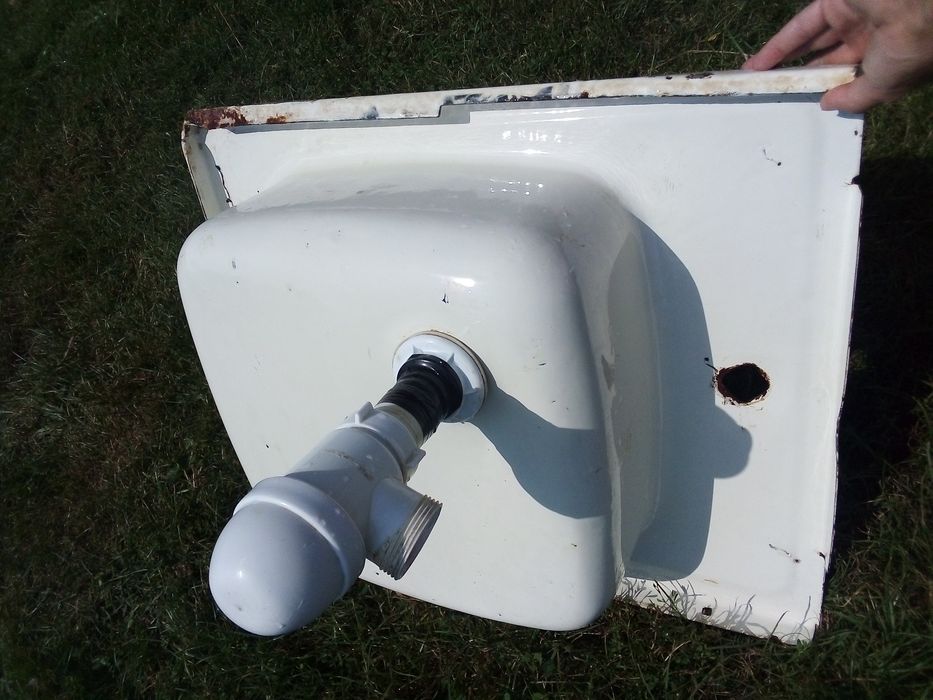 Мийка, раковина, умивальник з сифоном