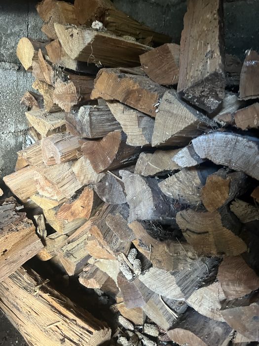 VENDO LENHA SECA ( outros seviços disponiveis)