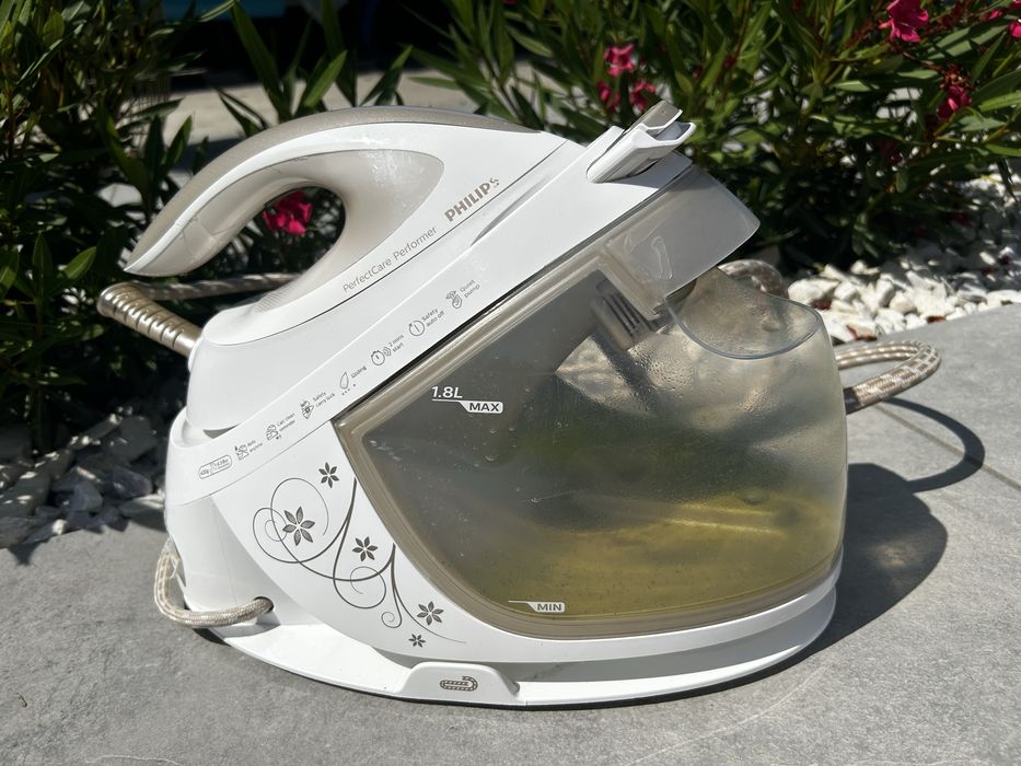 Philips PerfectCare Performer GC8735