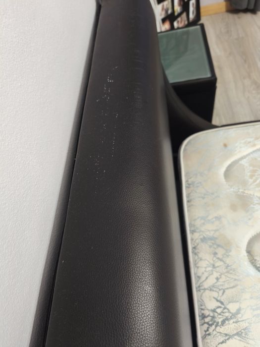 Cama de casal+colchão+mesas de cabeceira