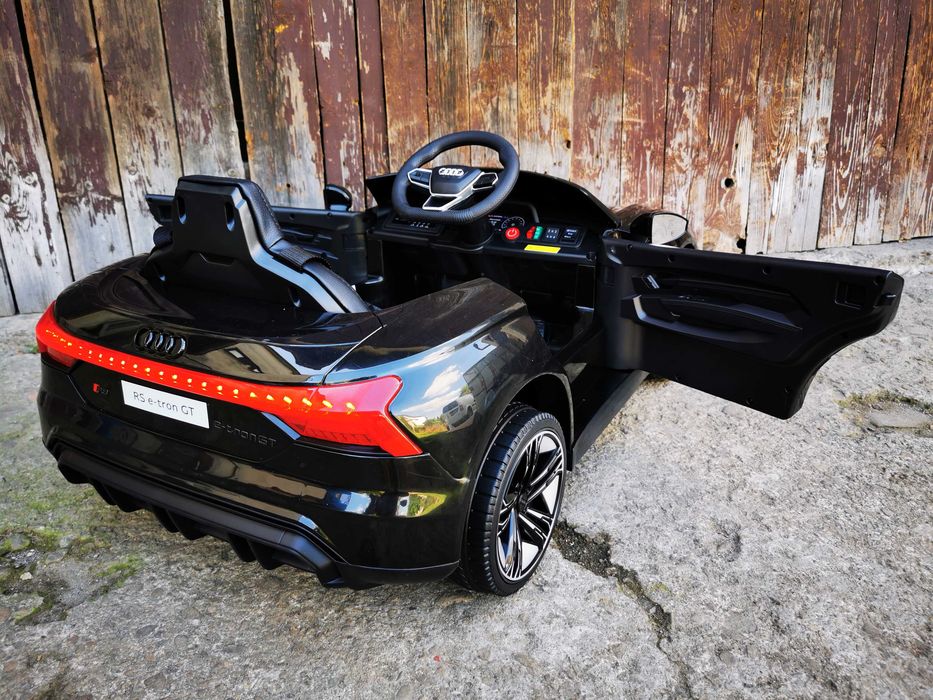 Samochód AUDI RS QUATTRO 4x4 Auto AKUMULATOR Motor Elektryczny DZIECI