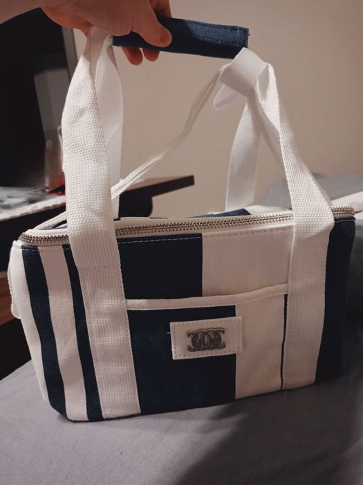 Stylowa elegancka torba termiczna w stylu Hamptons na plażę piknik