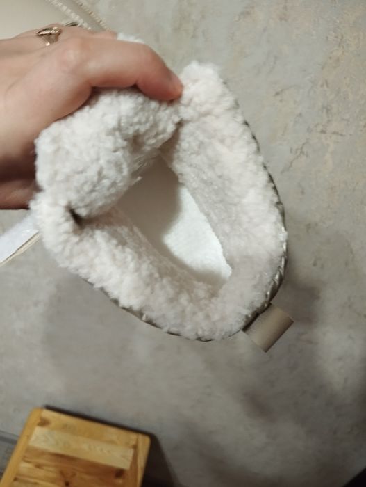 РОЗПРОДАЖ Ботинки,кросівки зимові жіночі, для дівчат та підлітків