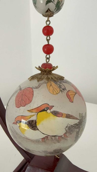 Bola chinesa de vidro pintada por dentro