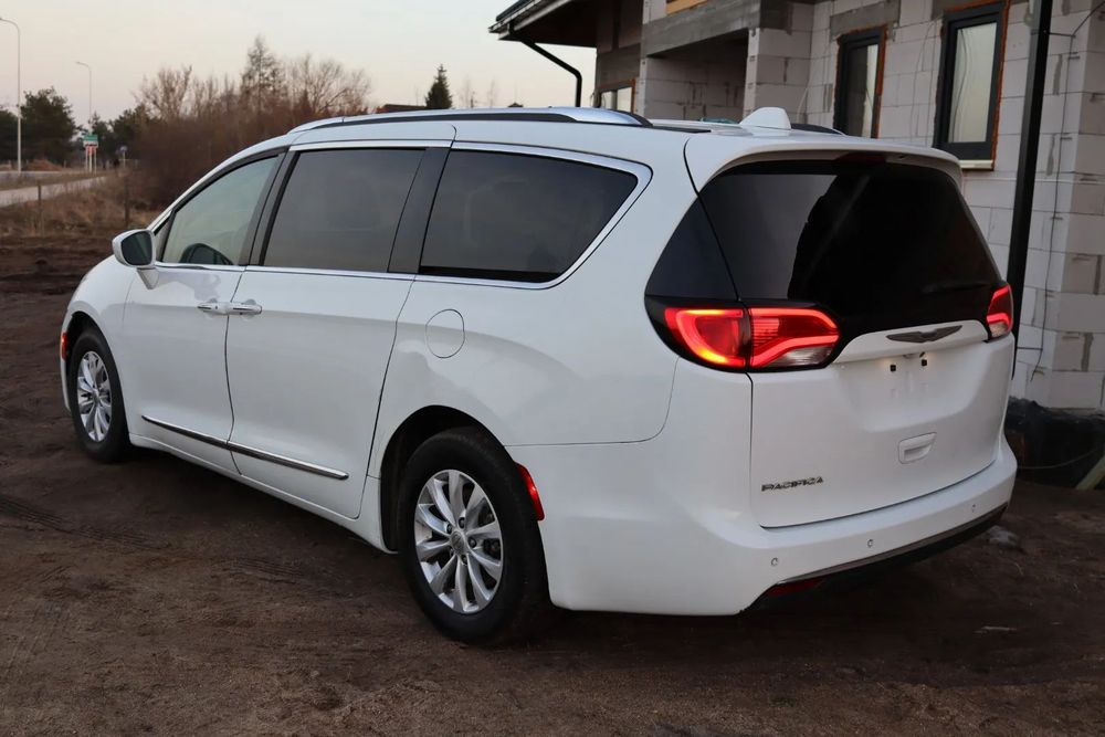 Chrysler Pacifica Touring L