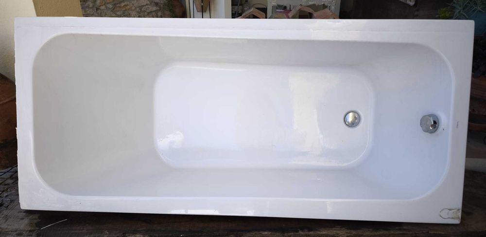 Fantástica Banheira em Fibra + Painel