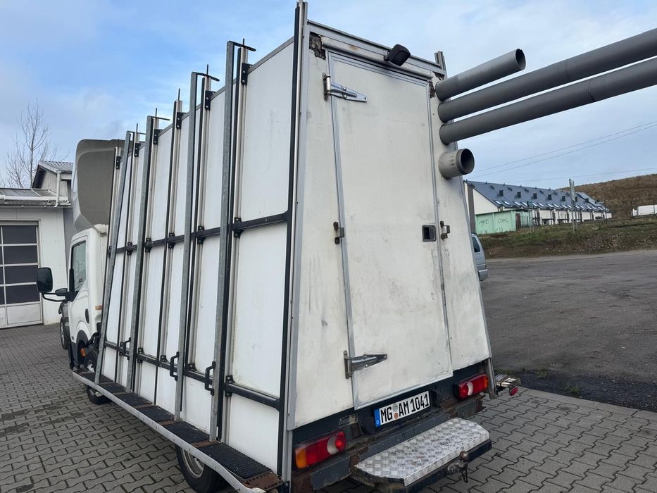 Zabudowa kontener do przewozu szyb okien witryn