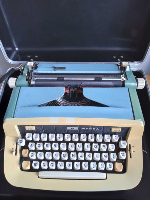 Máquina de Escrever MESSA 5000 - Made in Portugal