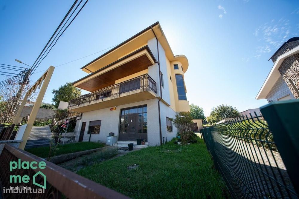 Moradia Individual com mais de 900m2 em Palmeira, Braga