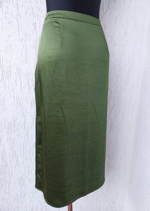 Długa spódnica satynowa w roz L/XL.