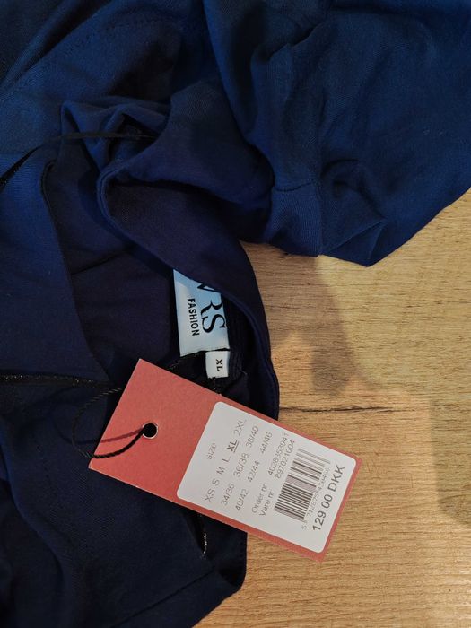 Nowa świetna wygodna granatowa sukienka VRS rozm 44/46 wiskoza/elastan