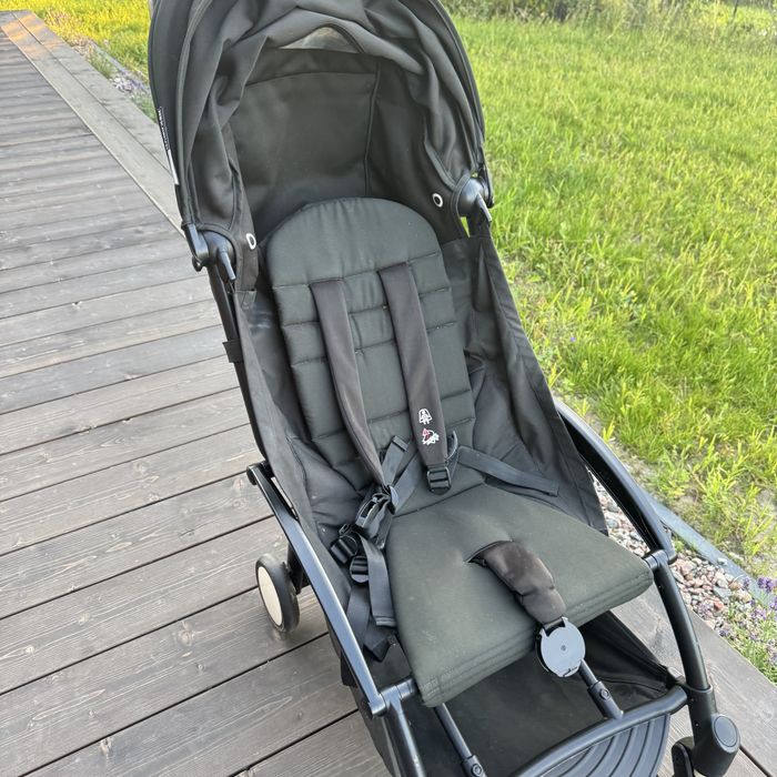 BABYZEN YOYO 2 czarny 2023 - lekki wózek spacerowy do samolotu