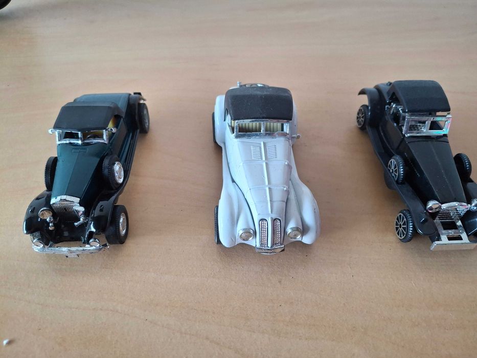 3 carros clássicos da Bburago