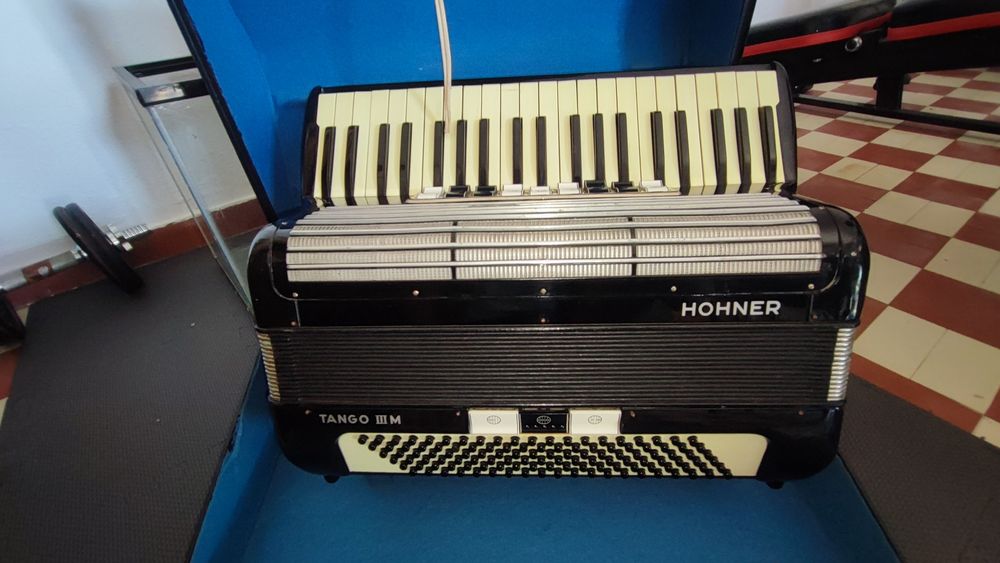 Acordeão  Hohner Tango III M