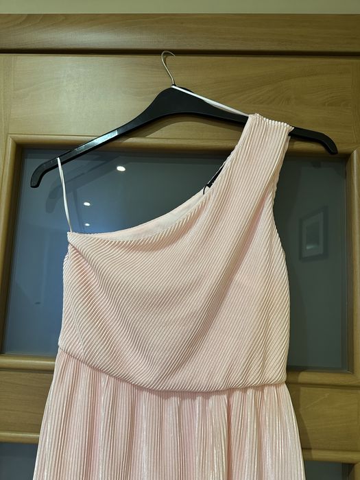 Sukienka na jedno ramię