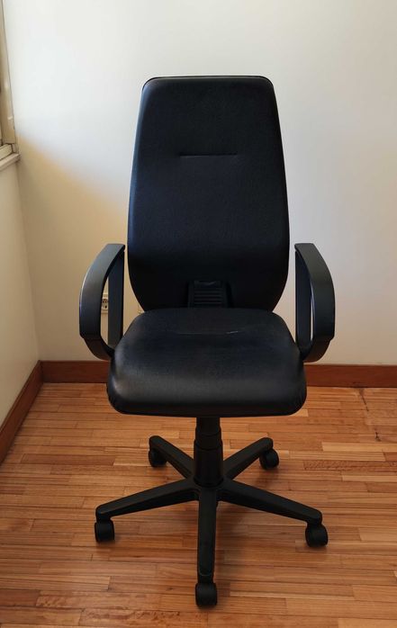 Cadeira de Escritório Ergonómica e Confortável - V. N. Famalicão